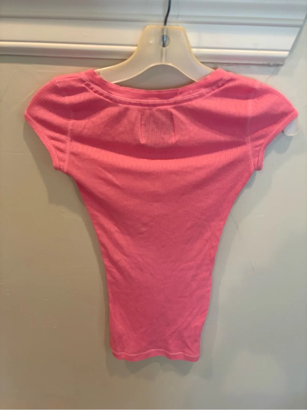 Abercrombie & Fitch girl Coral Pink Ribbed V-Neck Tee SZ L preowned - Picture 2 of 4